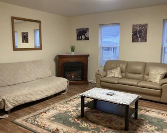 Pocono Jim Thorpe Home - Close To Everything - Jim Thorpe - Living room