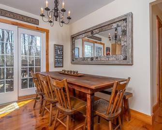 Meant to Be - Oakland - Comedor