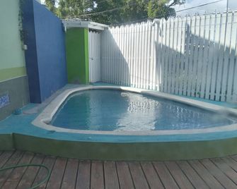 Shore Ting, Crown Point, Tobago - Crown Point - Pool