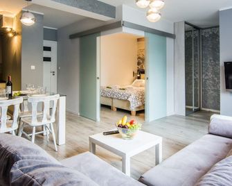 Apartamenty Hotelove Przy Strumieniu - Karpacz - Living room
