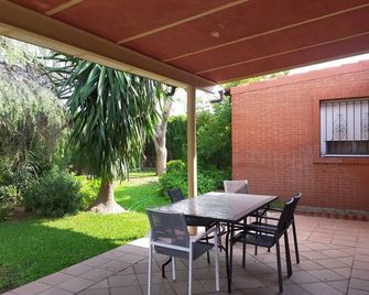 Chalet near Sevilla, 8 persons, garden 1200m2, private pool, WIFI - Utrera - Patio