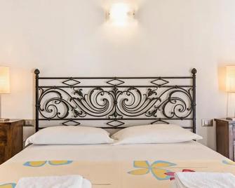 appartamenti vespucci 16 - Bardolino - Bedroom