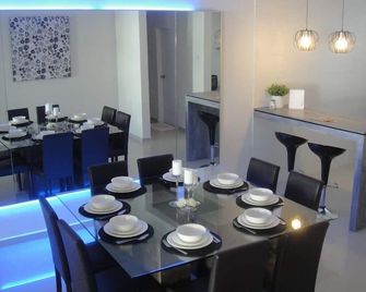 New Shamrock Beach Villas Seaview - George Town - Dining room