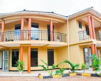 Azisar Grand Hotel - Hoima - Edificio