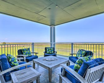 Gulf View and Beach Access Galveston Resort Condo! - Galveston - Balcony