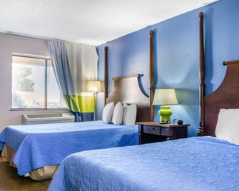 Rodeway Inn near Ft Huachuca - Sierra Vista - Bedroom