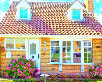 The Beach House! Just Steps From The Bea - Mablethorpe - Building