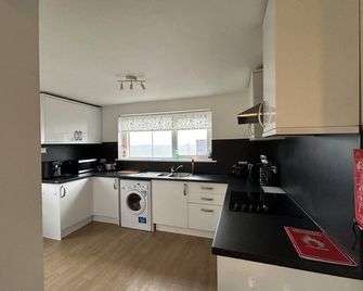 Carley's House, Macduff - Macduff - Kitchen