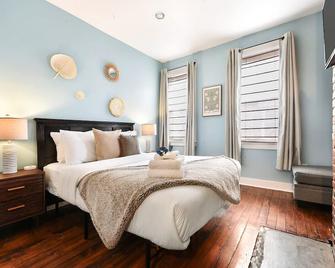 Walk to Everything, King Bed, Work From Home - Pittsburgh - Bedroom
