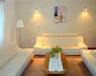 La Chanterelle - Gites Rocheflamme - La Malène - Living room