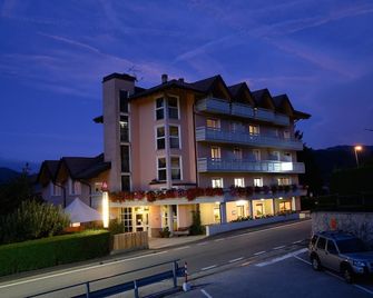 Hotel Dolomiti - Vattaro - Gebäude