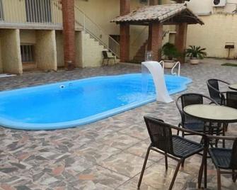 Hotel Estrela Palmas - Palmas - Zwembad