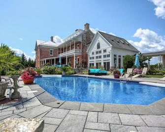 Stuart Manor Bed and Breakfast - Carlisle - Pool