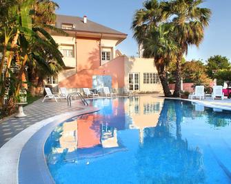 Regent Beach Hotel & Apartments - Reggio Calabria - Pool