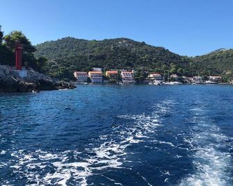 Apartment Marina (53212-A2) - Zaklopatica - island Lastovo - Lastovo - Beach