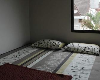 Saeng Chan Apartment - Hat Yai - Bedroom