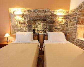 Stoes Traditional Suites - Mesta - Schlafzimmer