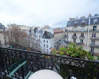 Familia Hotel - Paris - Varanda