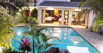 See More Guest House - East London - Pool