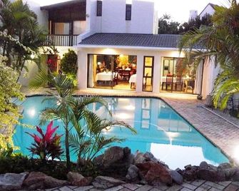 See More Guest House - East London - Pool