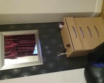 2 Bed Apartments 1-5 Nights Stay - Cardiff - Bedroom