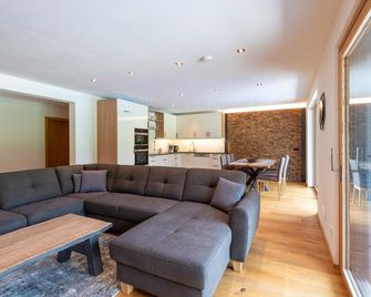 Apartment in Tyrol Near Stubai Glacier - Kirchberg in Tirol - Living room