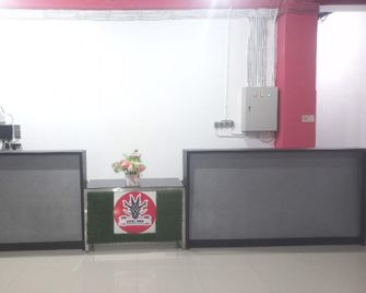 Capital O 94901 Kostel Naga - Purbalingga - 櫃檯