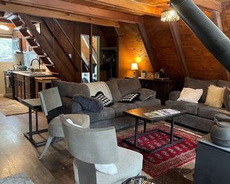 Rustic River Retreat - Pet Friendly - Wifi - 12 Minutes To Sugar Bowl Resort - Soda Springs