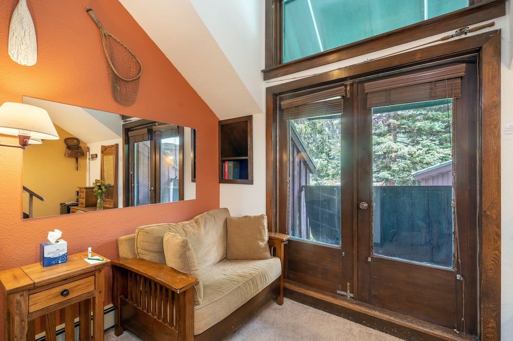 Manitou Lodge 8 Hotel Room by Alpine Lodging Telluride - Telluride - Living room