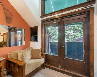 Manitou Lodge 8 Hotel Room by Alpine Lodging Telluride - Telluride - Living room