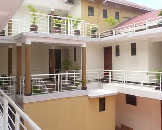 Tj Global Hotel - Kasese - Balcón