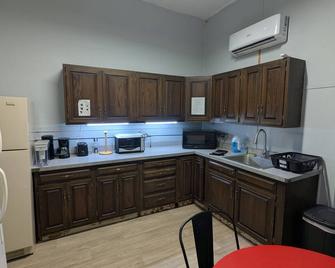 Quaint 1BR with Kitchenette - Robinson - Cocina