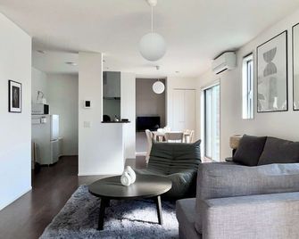 10 mins to Kumamoto Airport Bright 4BR Home by Restavio - Ōzu