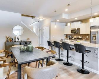 10 Mi to Fort Carson Newly Built Townhome! - Fountain - Kitchen