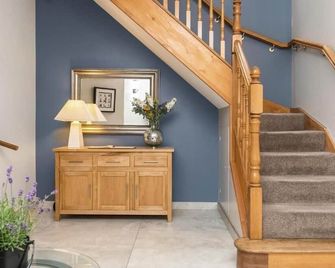 Dunhill Cottage - Hillsborough - Escaleras