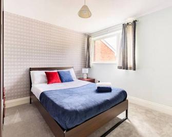 Overbury Lodge, Birmingham B31 With Free Parking - Birmingham - Bedroom