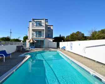 Americas Best Value Inn Novato Marin Sonoma - Novato - Басейн