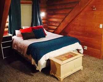 Log Home on 17 acre farm - Spanish Fork - Bedroom