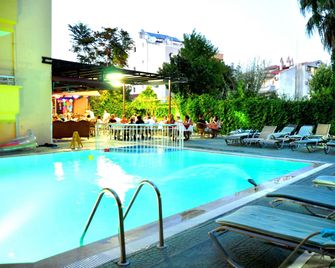 Marsyas Hotel - Marmaris - Svømmebasseng