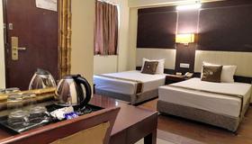Astoria Hotel - Kolkata - Bedroom