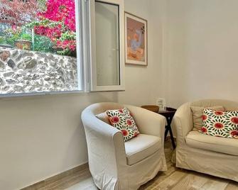 Eden Gomera Suites - Agulo - Wohnzimmer