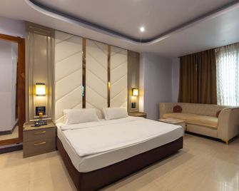 The Grand Hotel - Aizawl - Bedroom