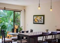 Modern Beach House With Private Pool & Fiber Optic - Limon - Dining room