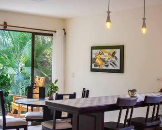 Modern Beach House With Private Pool & Fiber Optic - Limón - Comedor