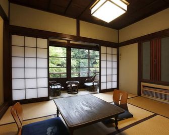 Hazuki - Shinshiro - Essbereich