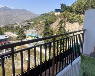 Aaroham Retreat - Mussoorie - Balcón