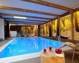 Hotel Bergfrieden - Martell - Piscina