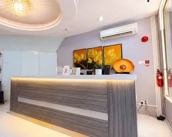 Amrise Hotel Geylang, 11Hrs, Stay from 10PM to 9AM - Singapur