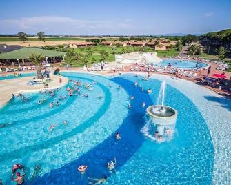 Happy Camp In Camping Village California - Montalto di Castro - Piscina