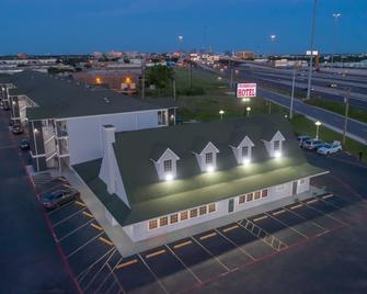 The Crossroads Hotel and Suites Irving - Irving - Vista del exterior
